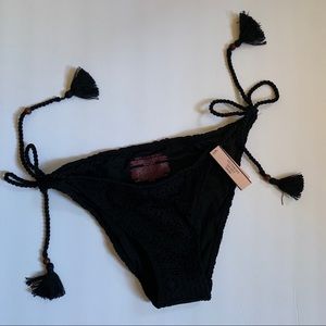 ✅SOLD✅VictoriaSecret black swimming lace bikini